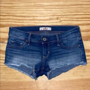 EUC Hollister shorts size 1  W25 🌟✨💫
